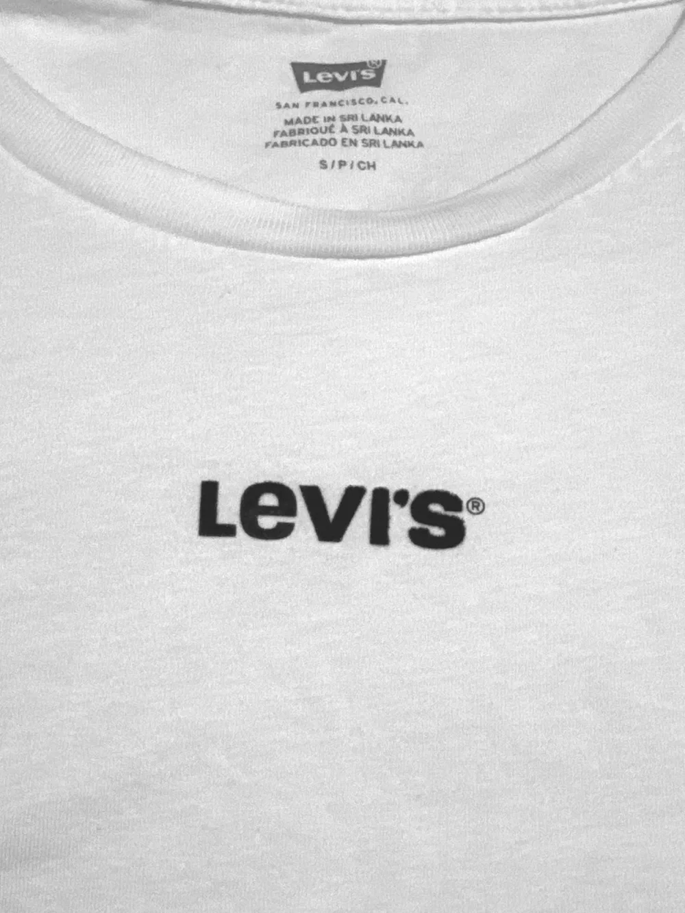 LEVI’S The Perfect Graphic Tee S 18” p2p White EUC